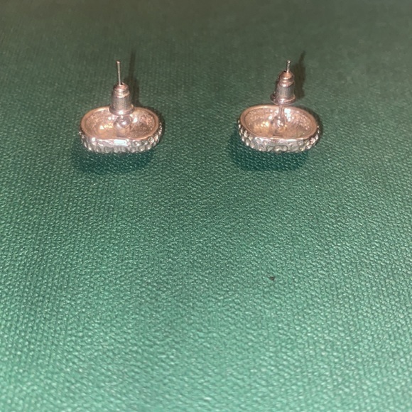 Silver tone owl earrings - Picture 5 of 6